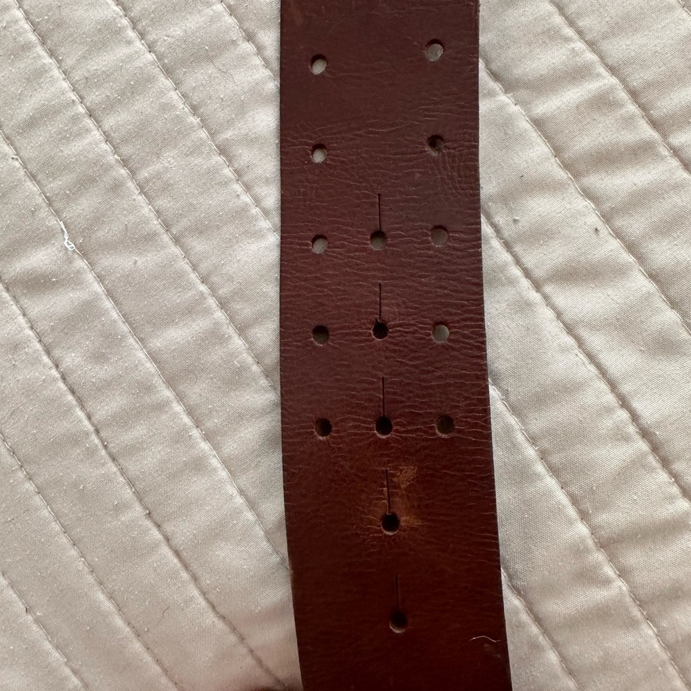 AUTHENTIC BURBERRY LEATHER BELT - Picture 2 of 8